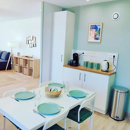 Maison Vichy A 15 Min Clim, Local Velo, Terrasse Holiday home *